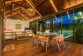 Solid tropical wooden houses. Casa de madera tropical maciza